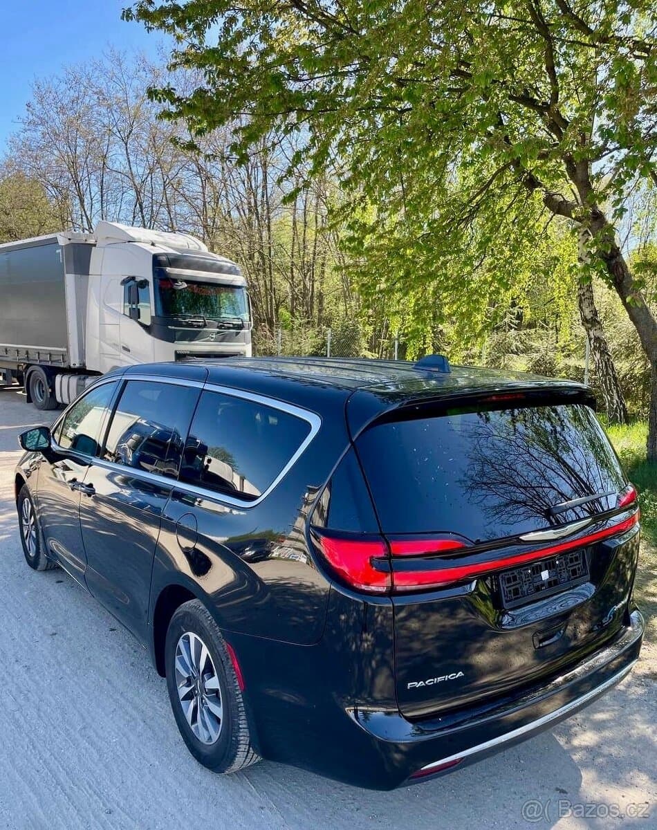 2023 Chrysler PACIFICA - 4