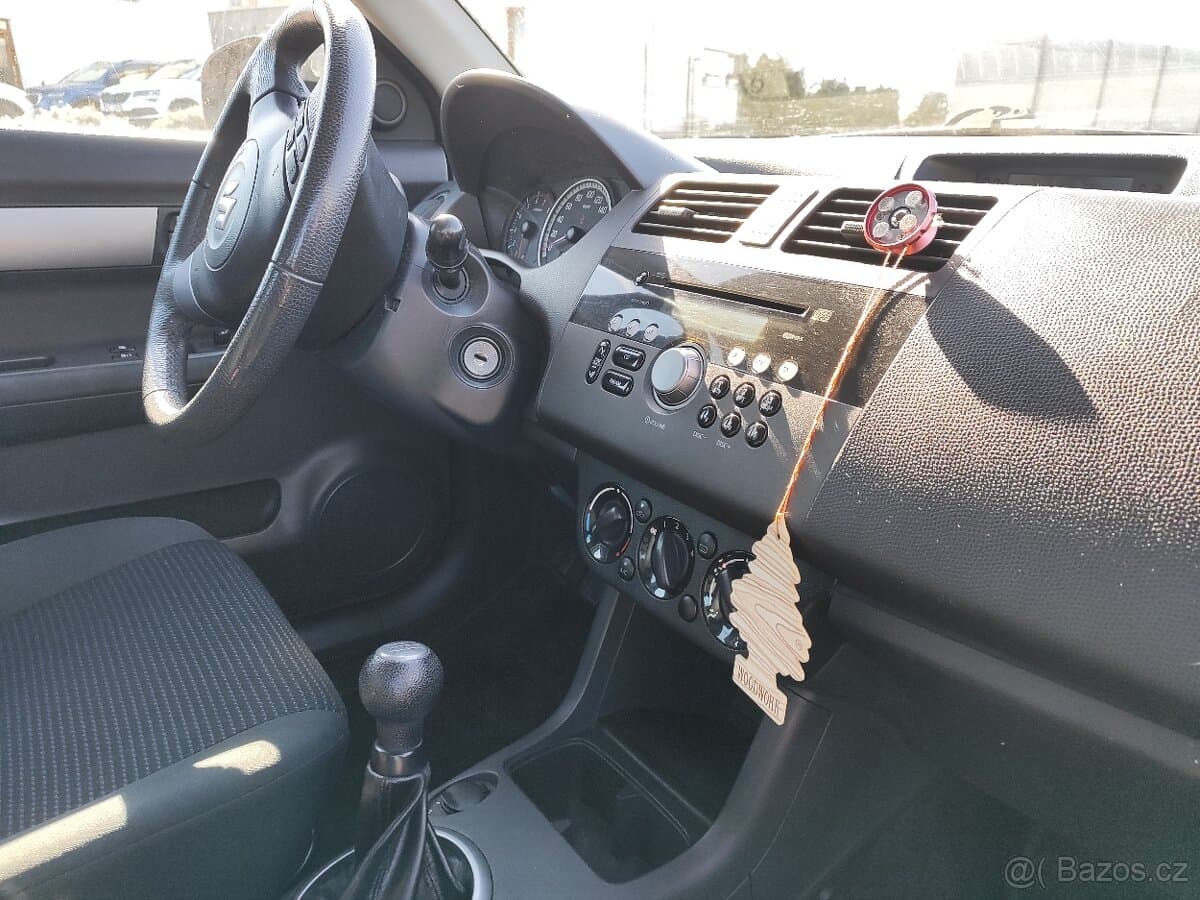 2010 Suzuki SWIFT - 4