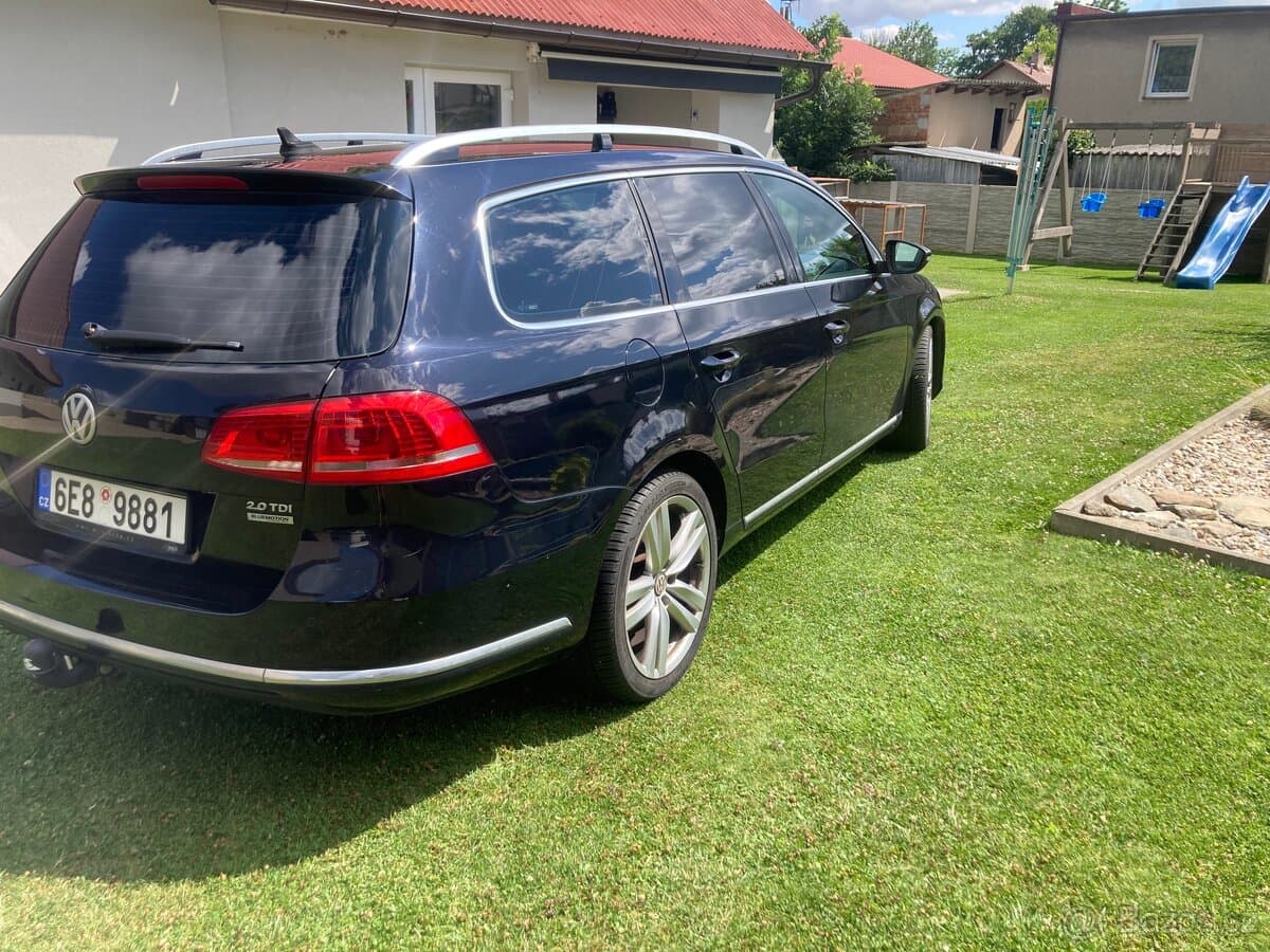 2011 Volkswagen PASSAT - 4