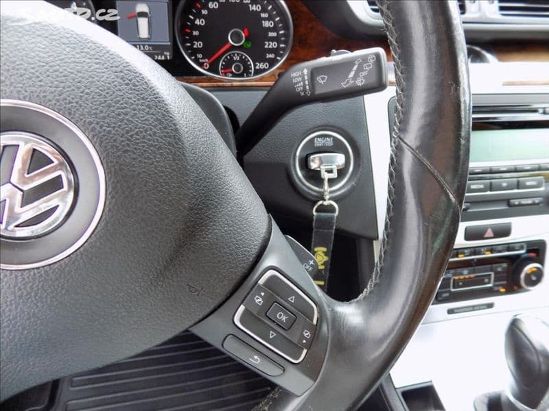 2011 Volkswagen PASSAT - 4