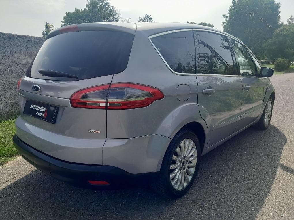 2011 Ford S-MAX - 4