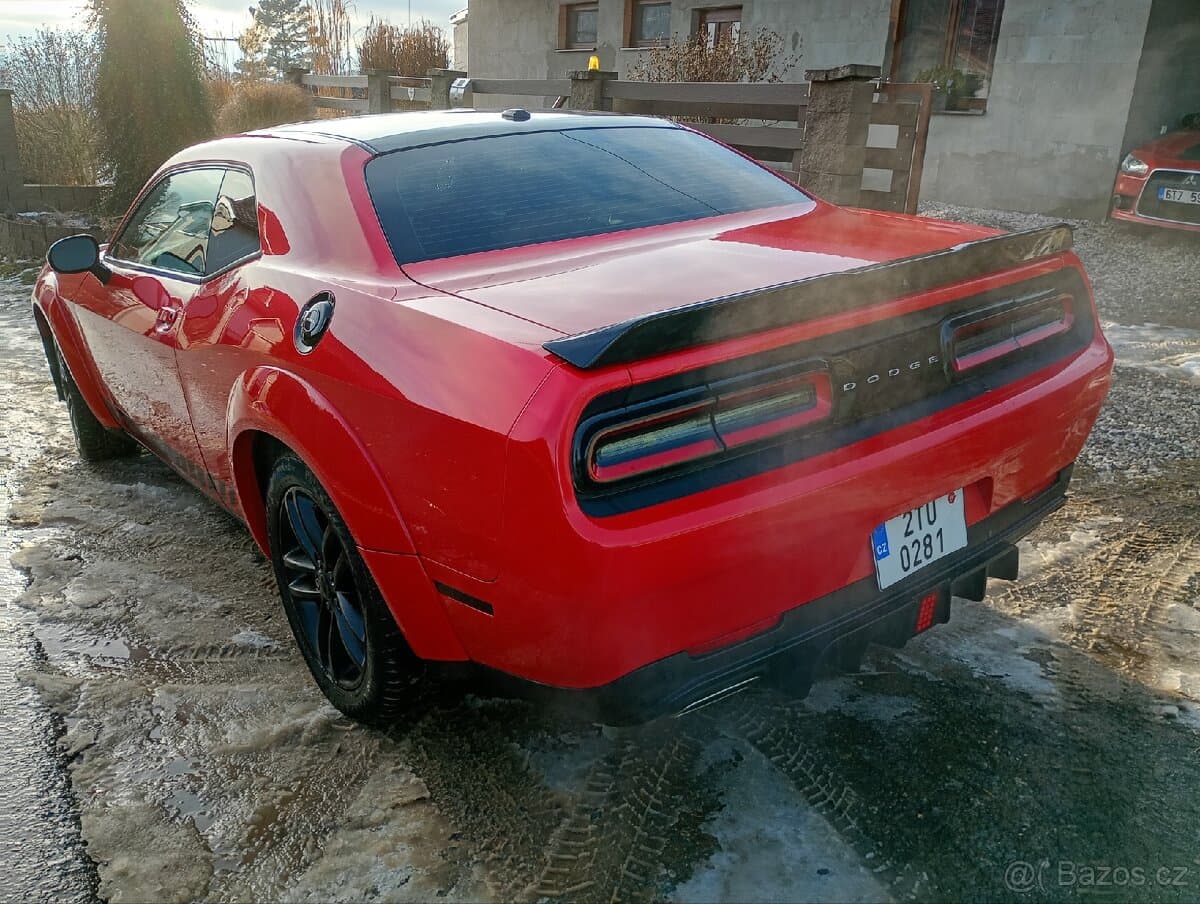 2019 Dodge CHALLENGER - 4