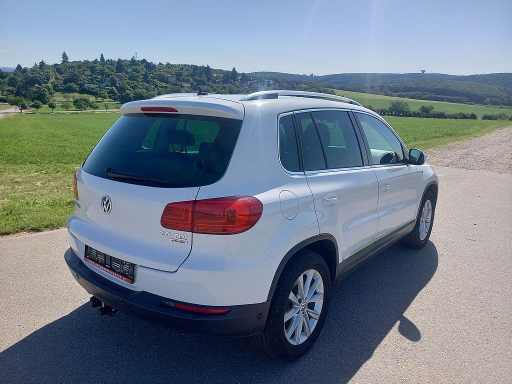 2012 Volkswagen TIGUAN - 4