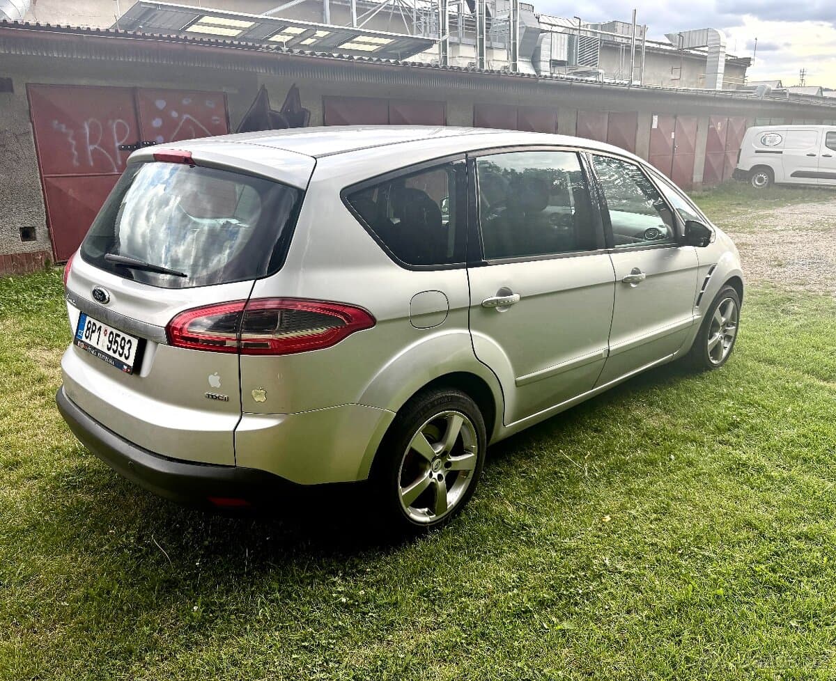 2010 Ford S-MAX - 4