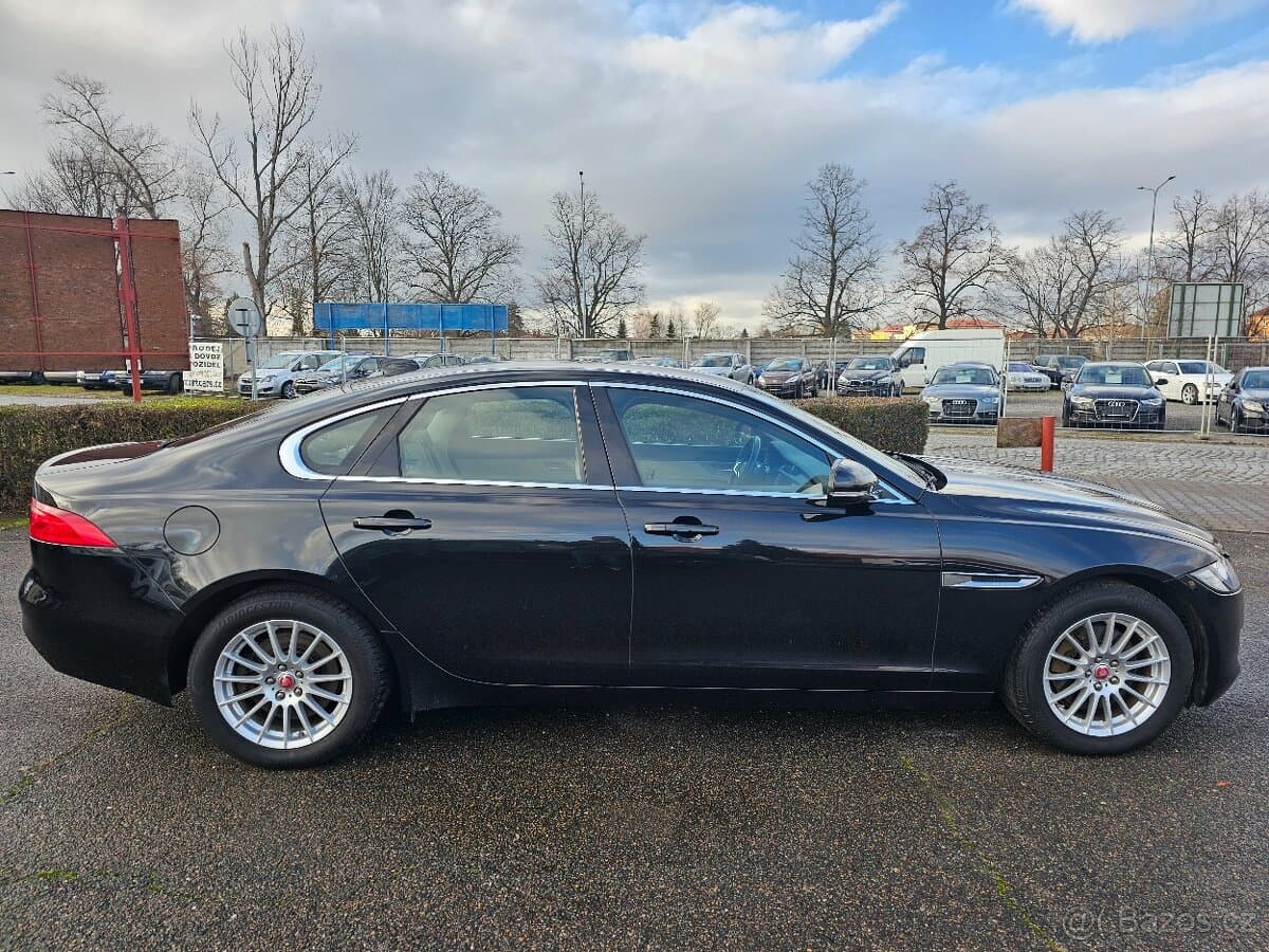 2019 Jaguar XF - 4