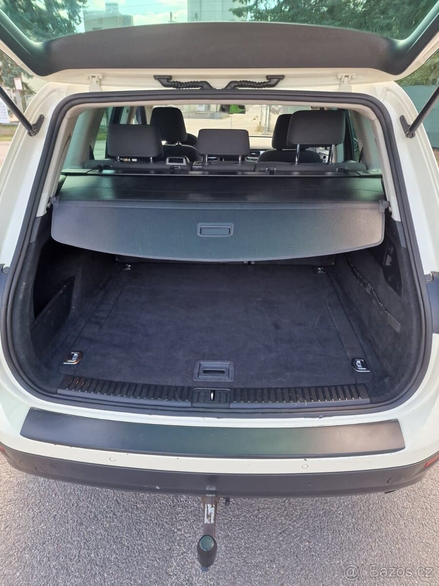 2011 Volkswagen TOUAREG - 4