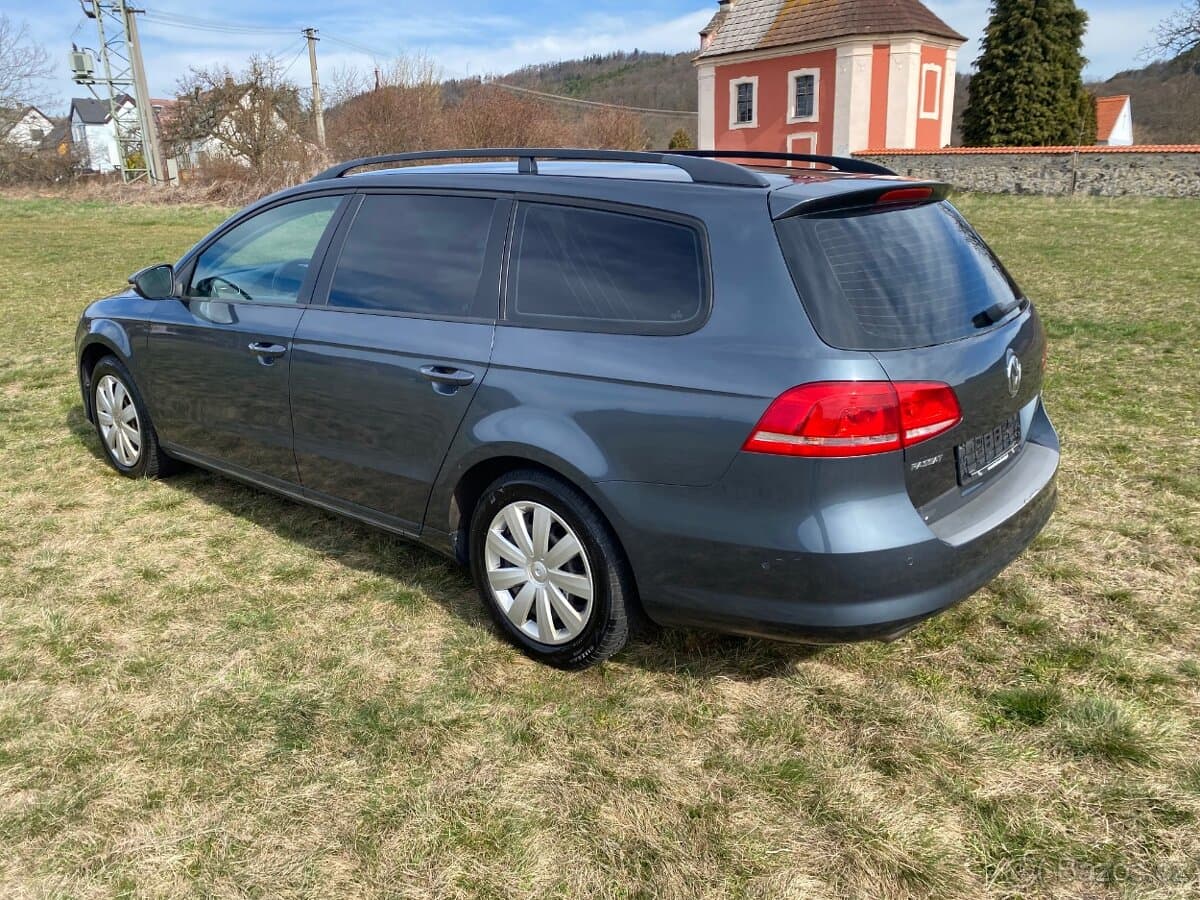 2010 Volkswagen PASSAT - 4