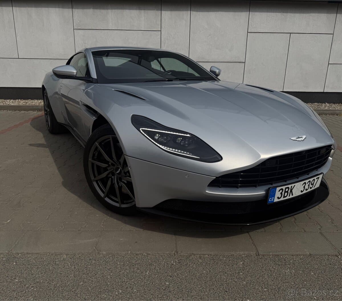 2019 Aston Martin DB11 - 4