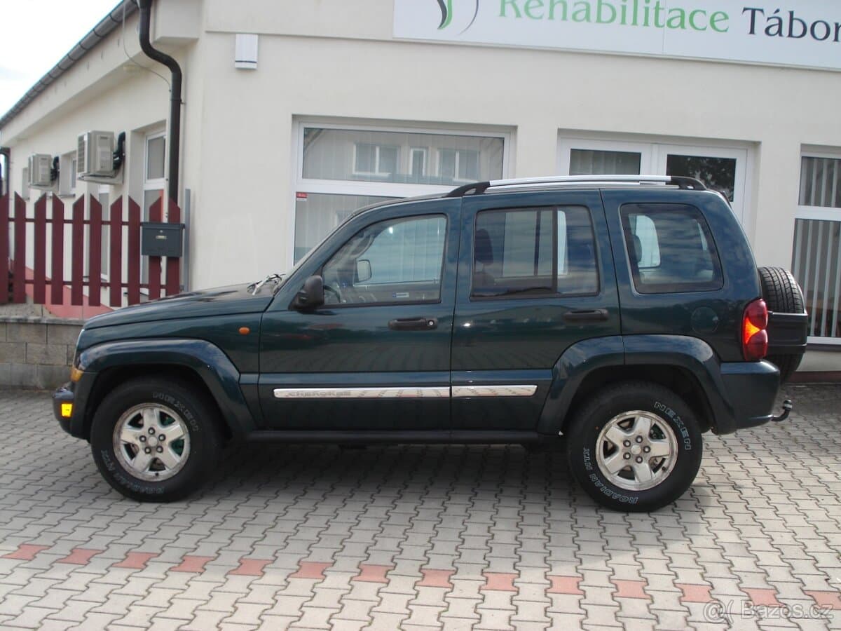 2005 Jeep CHEROKEE - 4