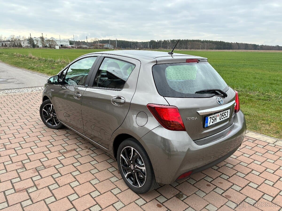 2016 Toyota YARIS - 5