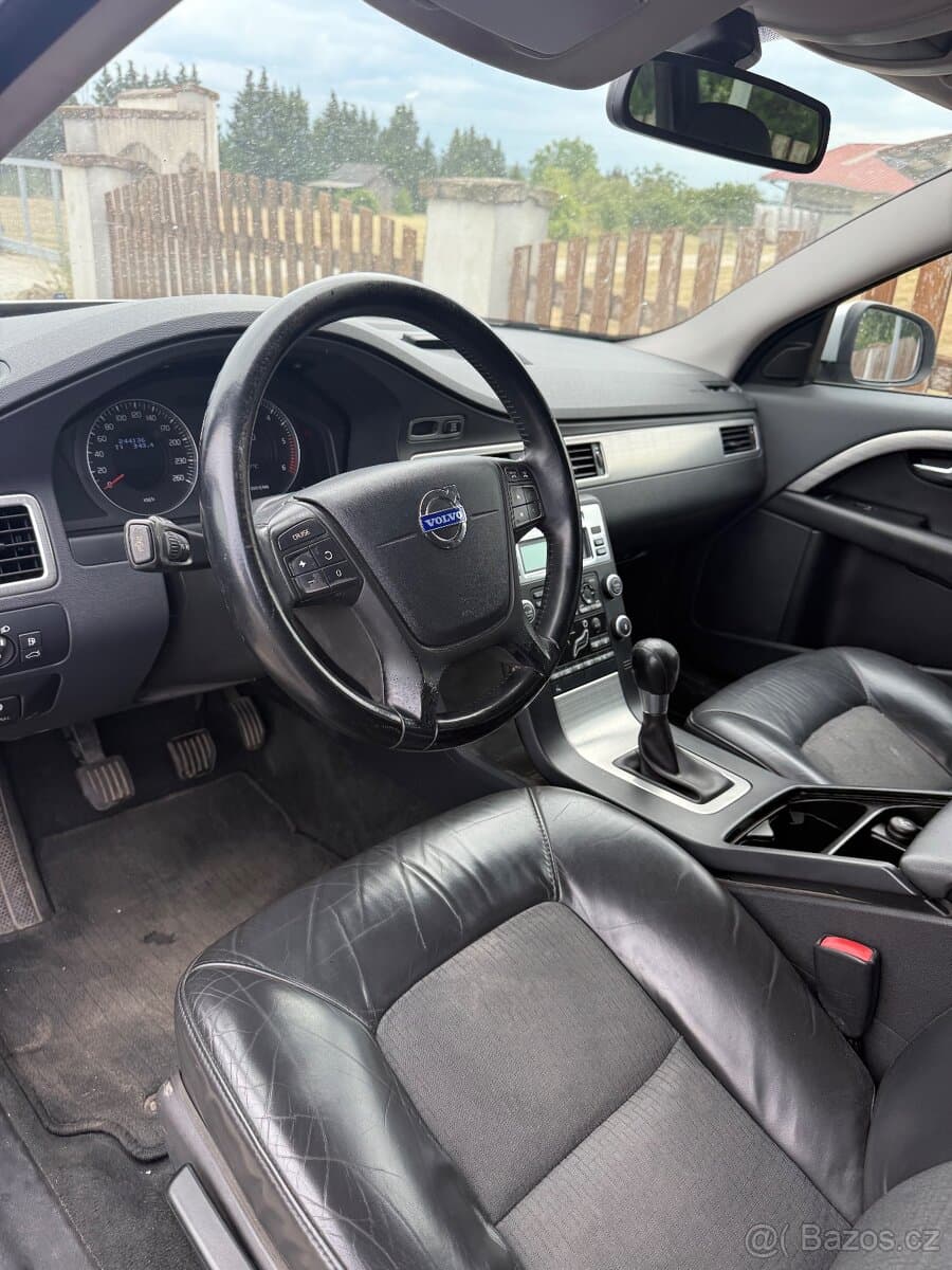 2010 Volvo V70 - 5