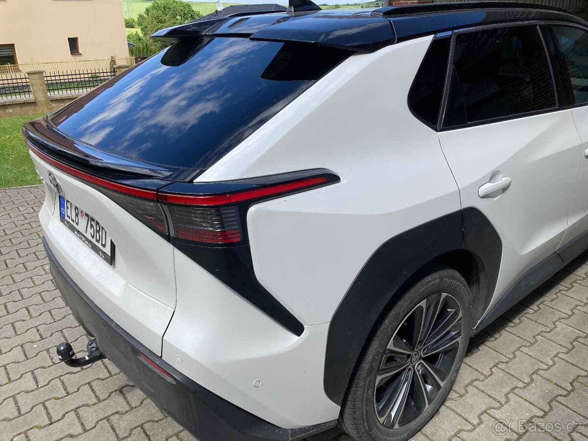 2022 Toyota bZ4X - 5