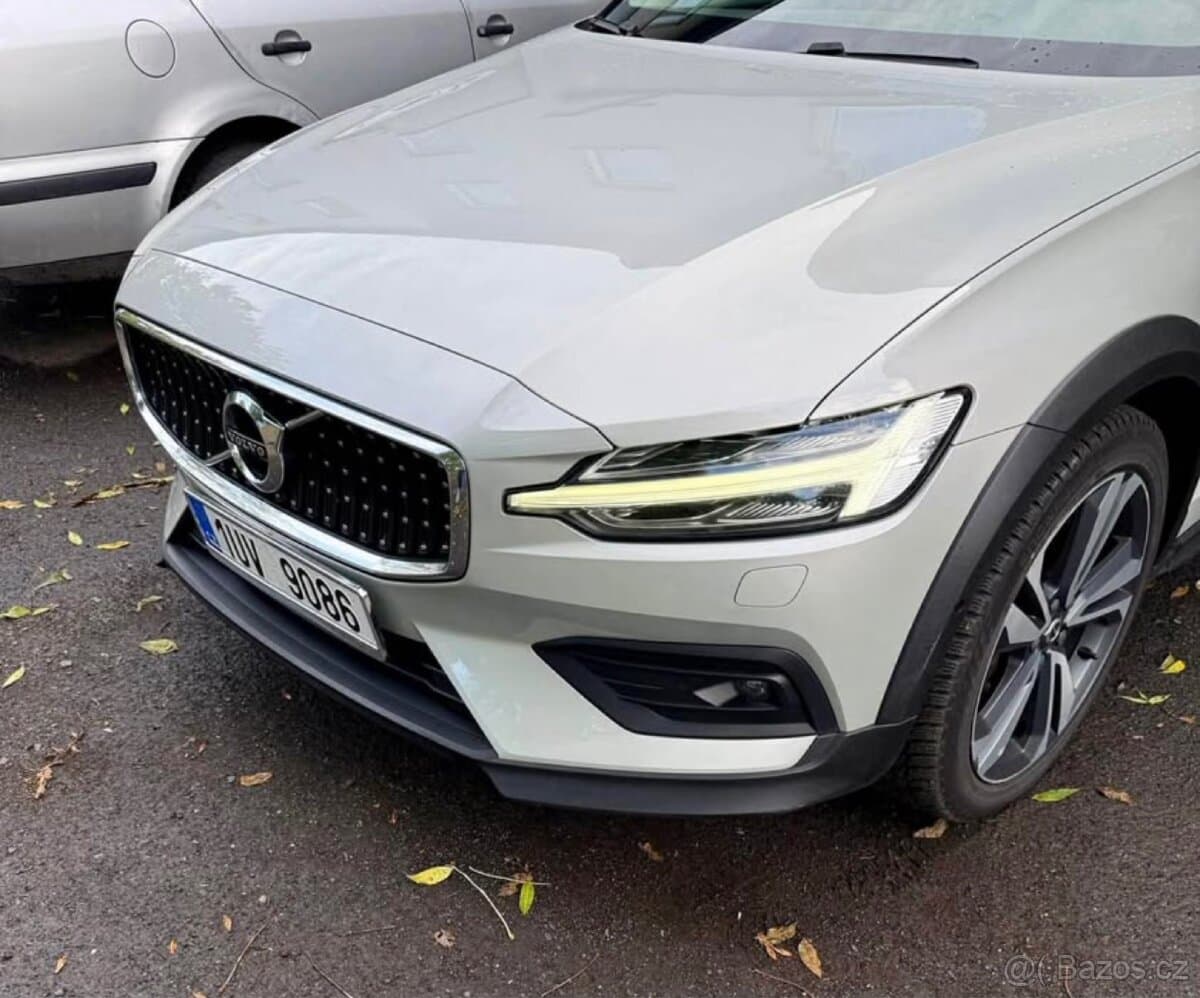 2019 Volvo V60 - 5