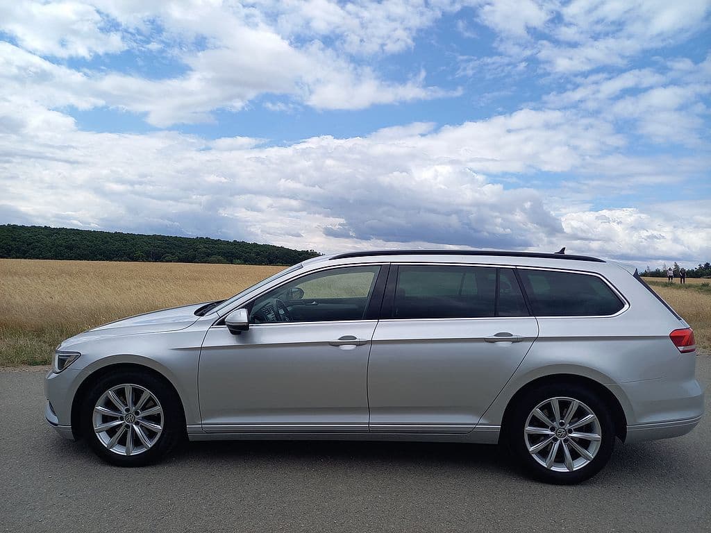 2019 Volkswagen PASSAT - 5