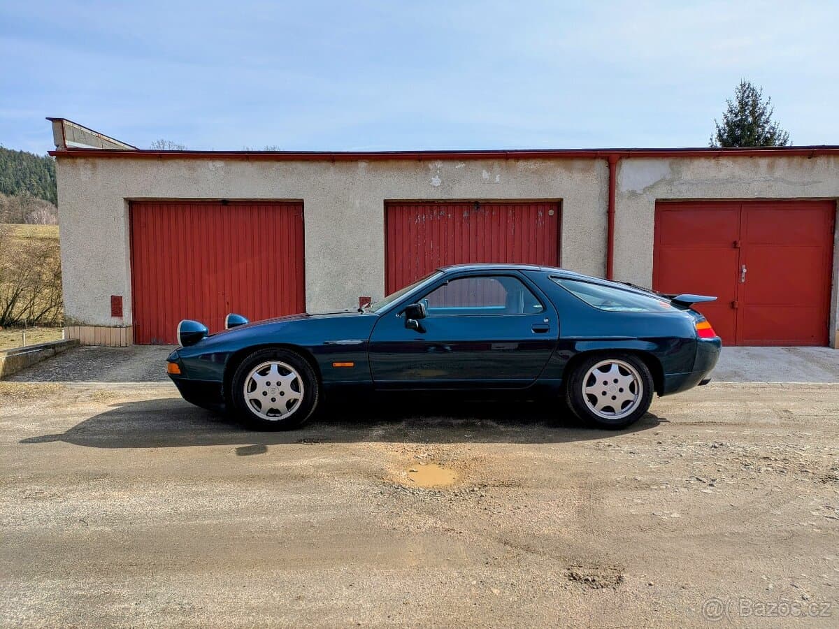 1990 Porsche 928 - 5