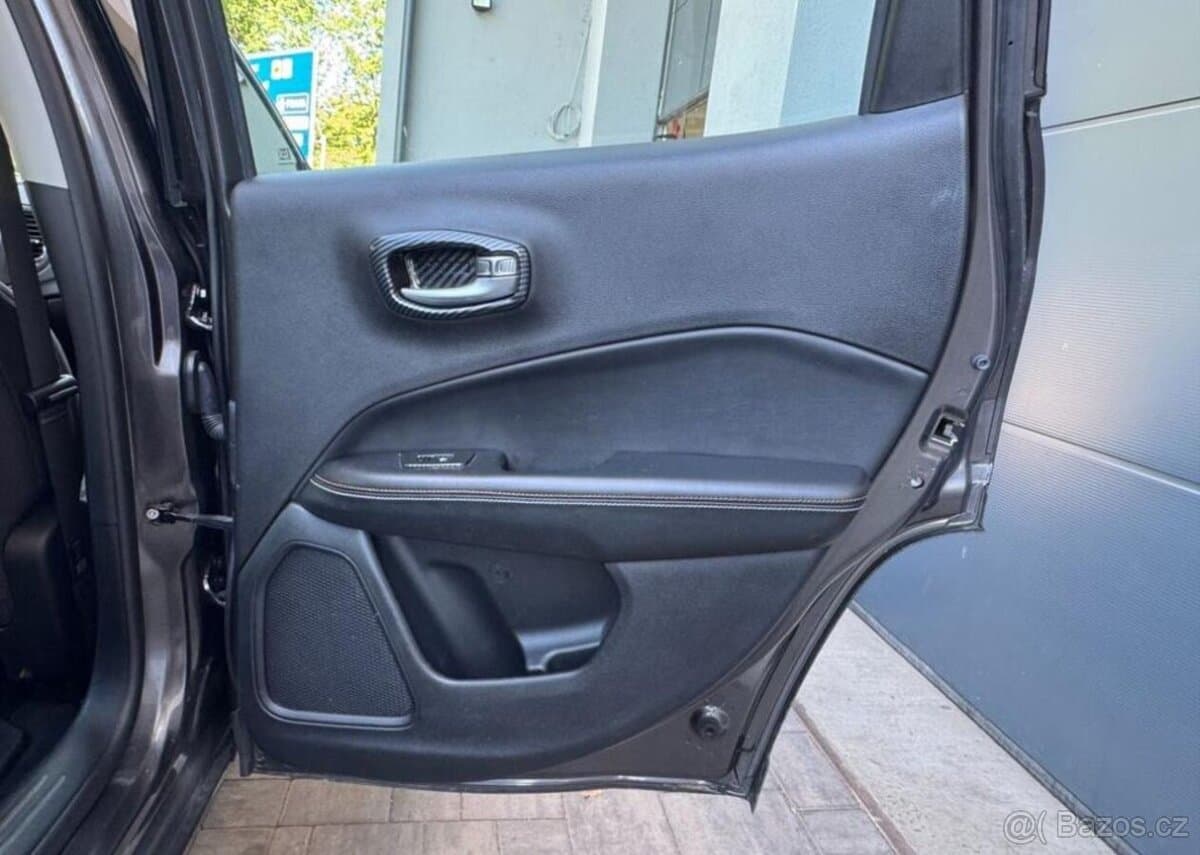 2018 Jeep COMPASS - 5