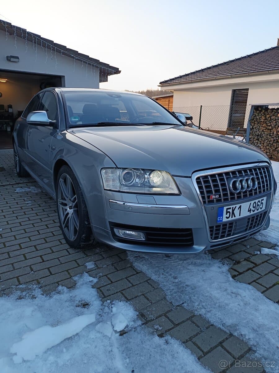 2008 Audi S8 - 5