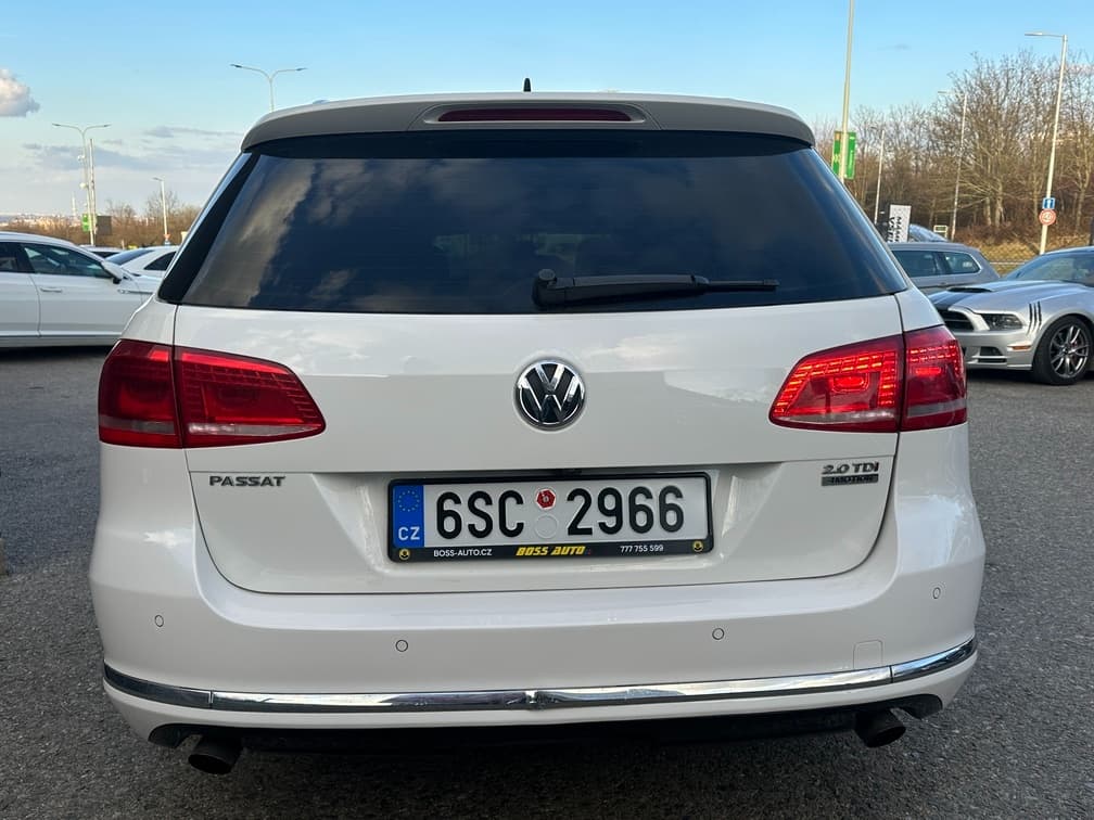2012 Volkswagen PASSAT - 5