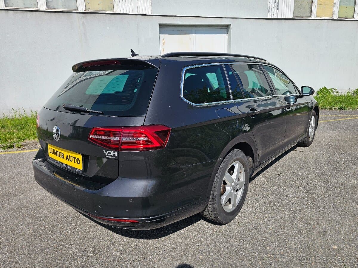 2018 Volkswagen PASSAT - 5