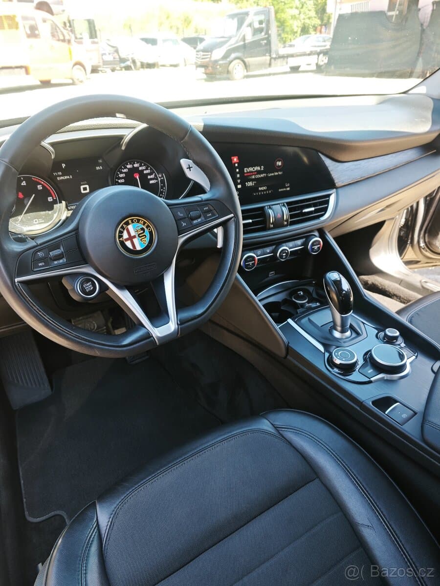 2016 Alfa Romeo GIULIA - 5