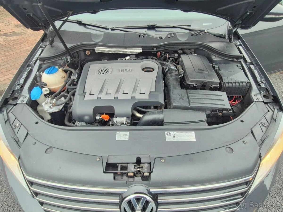 2012 Volkswagen PASSAT - 5