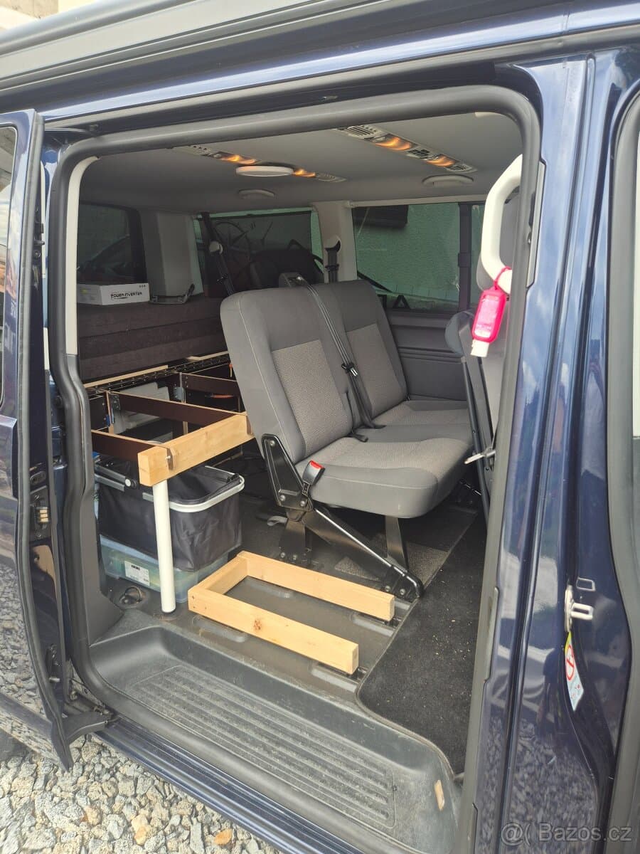 2010 Volkswagen CARAVELLE - 5