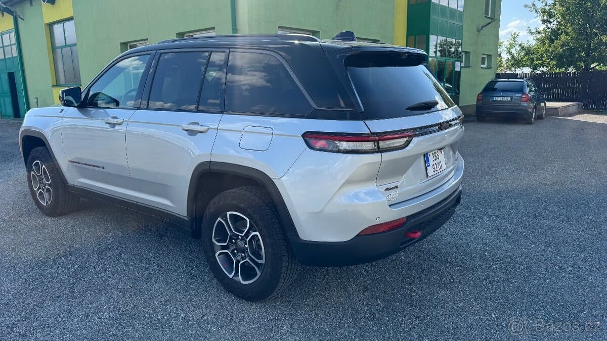 2022 Jeep CHEROKEE - 5