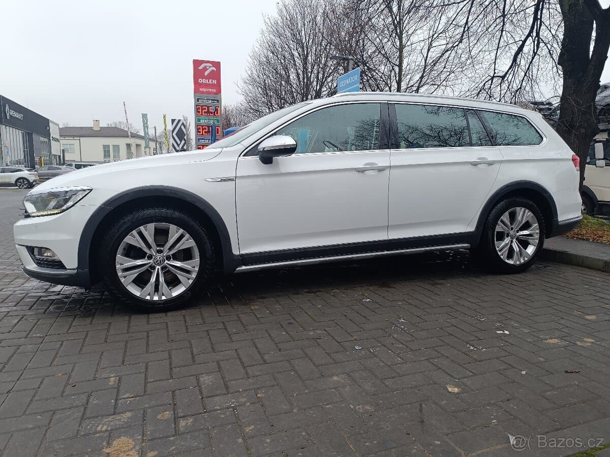 2017 Volkswagen PASSAT - 5