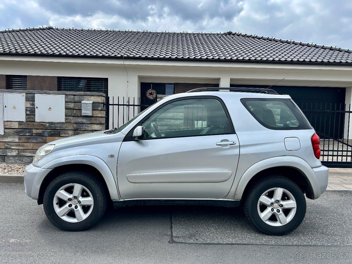 2004 Toyota RAV4 - 5