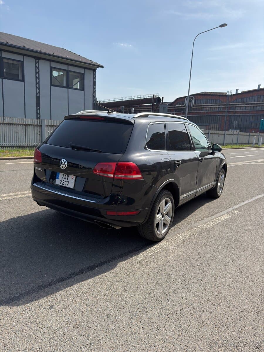 2010 Volkswagen TOUAREG - 5