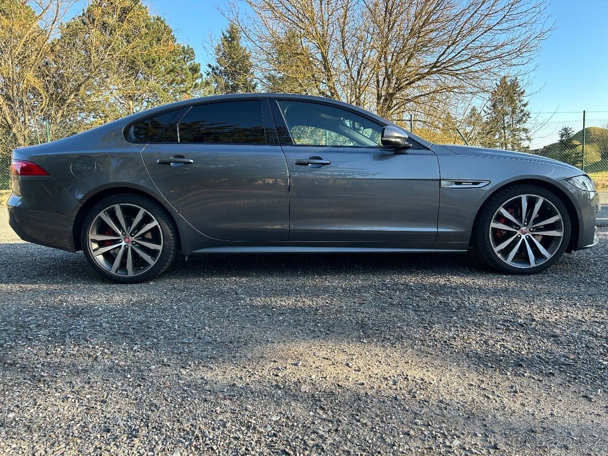 2016 Jaguar XF - 5