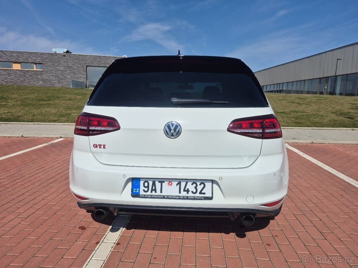 Volkswagen GOLF - 5