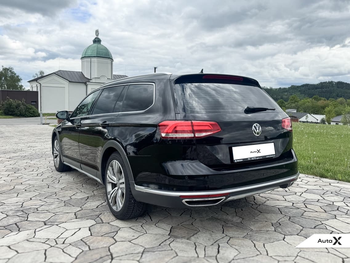 2017 Volkswagen PASSAT - 5
