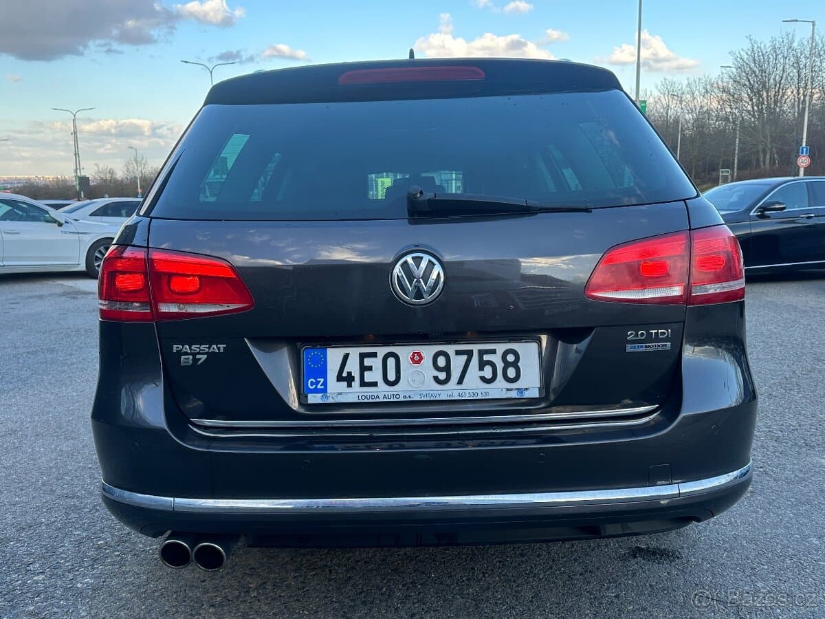 2011 Volkswagen PASSAT - 5