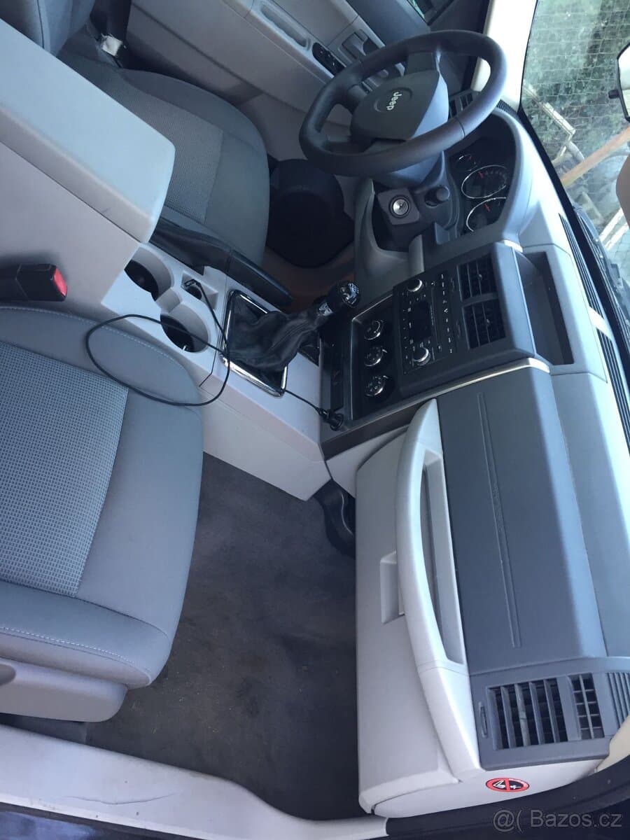 2009 Jeep CHEROKEE - 5