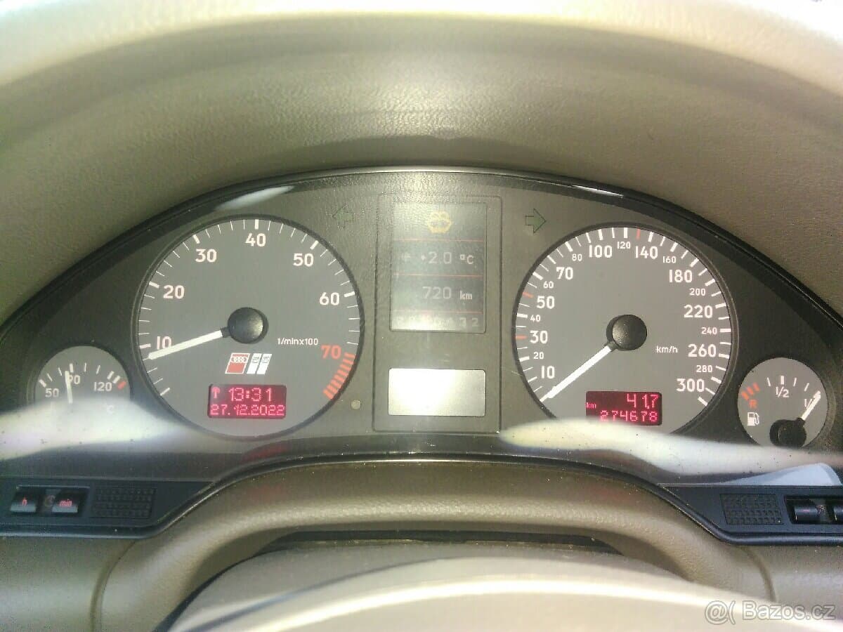 2000 Audi S8 - 5