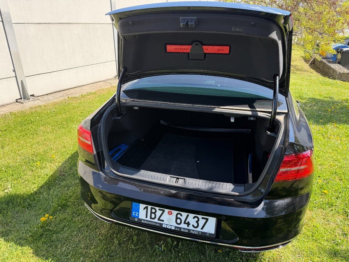 2018 Volkswagen PASSAT - 5
