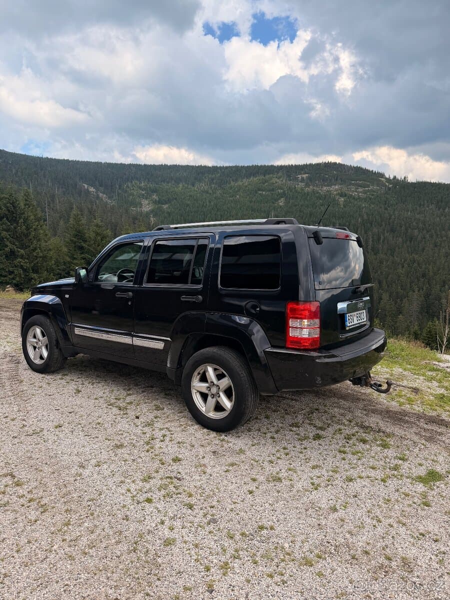 2010 Jeep CHEROKEE - 5