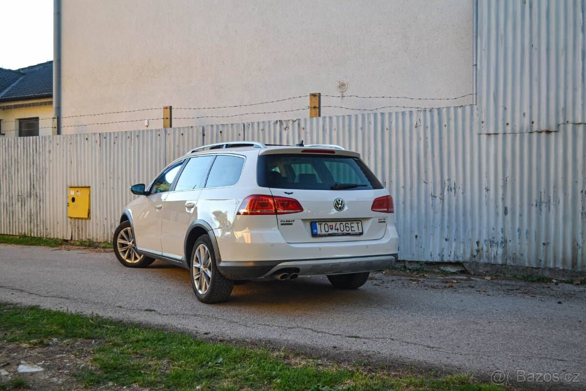 2012 Volkswagen PASSAT - 5