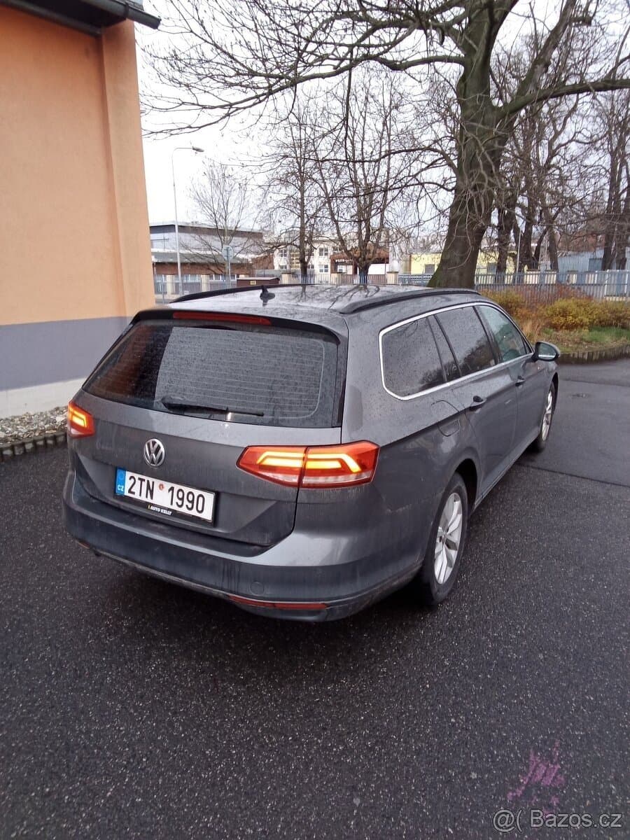 2017 Volkswagen PASSAT - 5