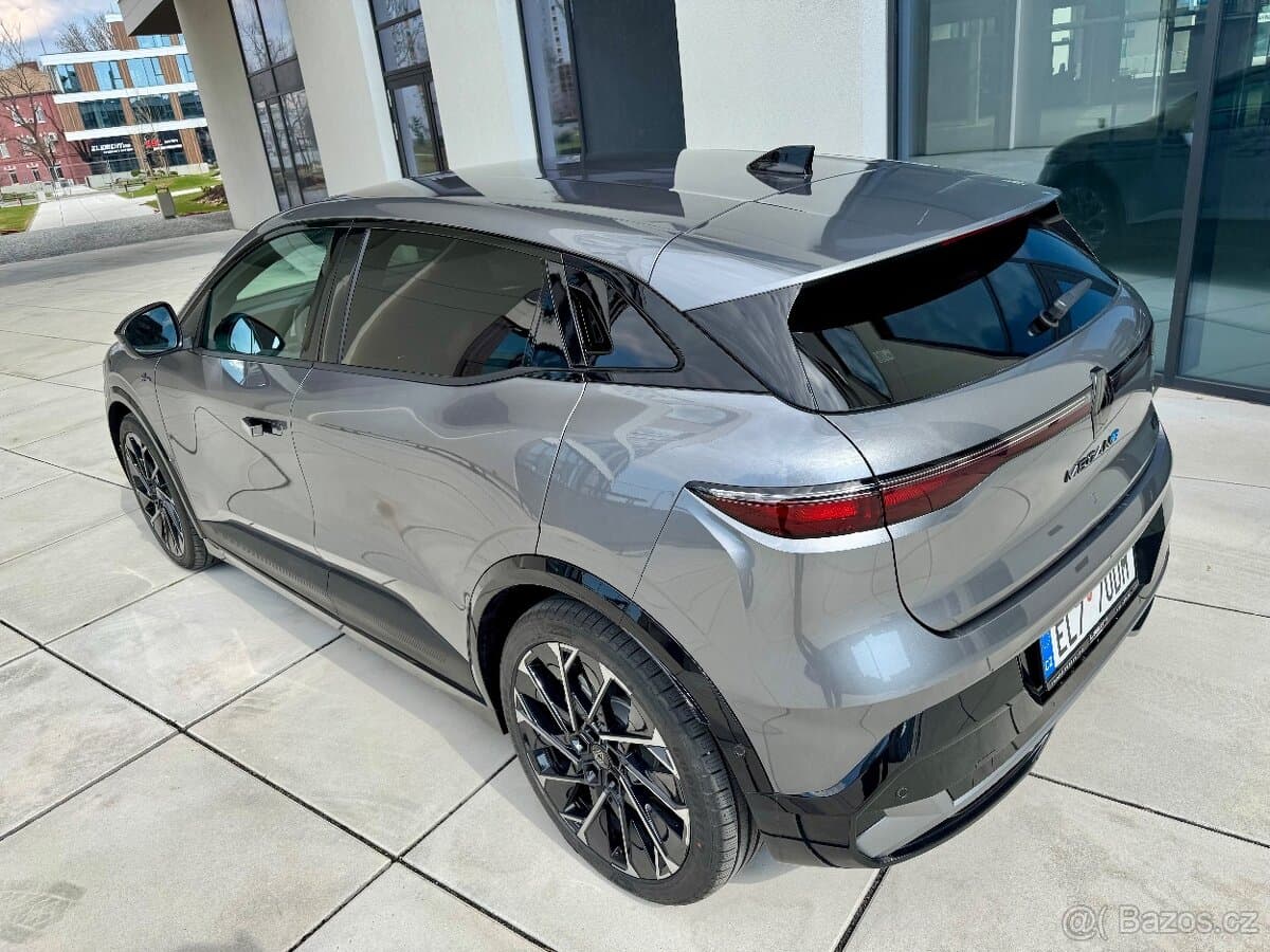 2023 Renault MEGANE - 5