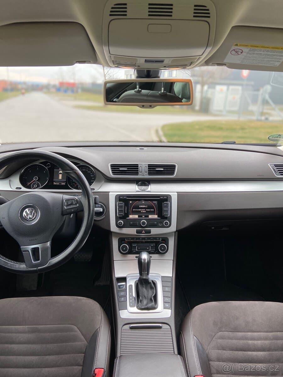 2011 Volkswagen PASSAT - 5