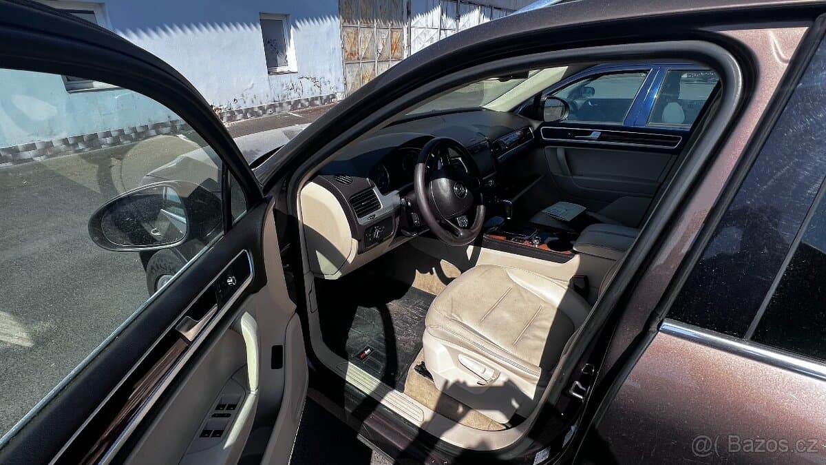 2012 Volkswagen TOUAREG - 5