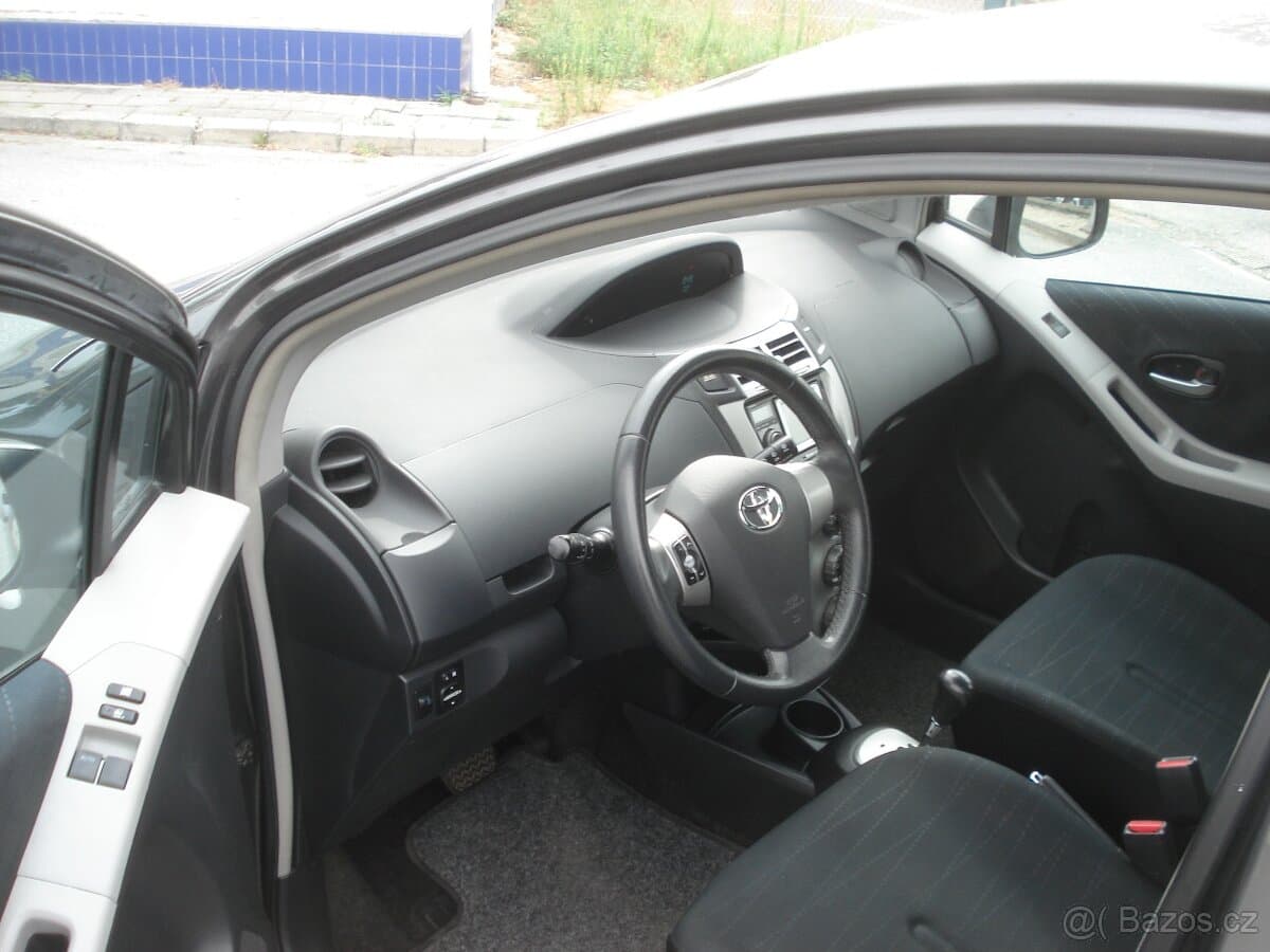 2008 Toyota YARIS - 5
