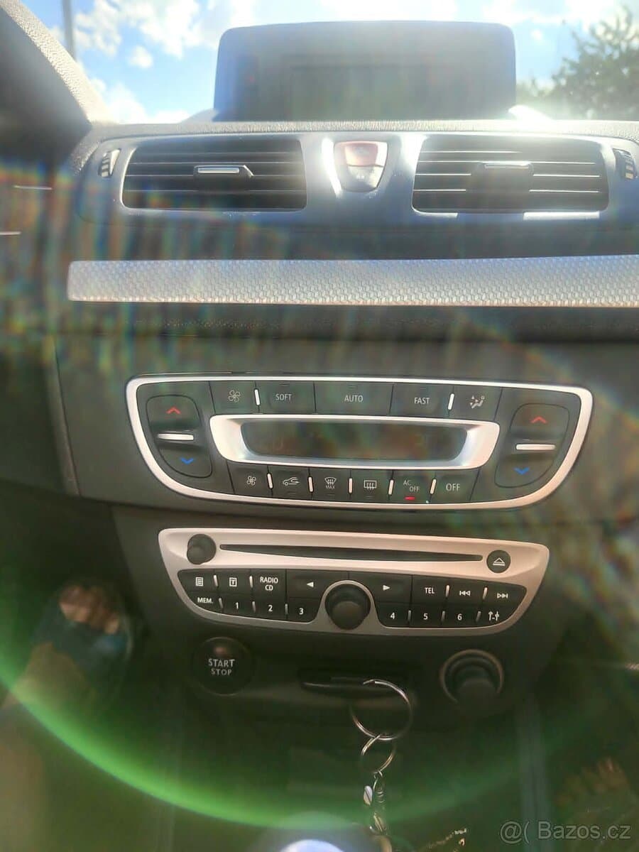 2011 Renault MEGANE - 5