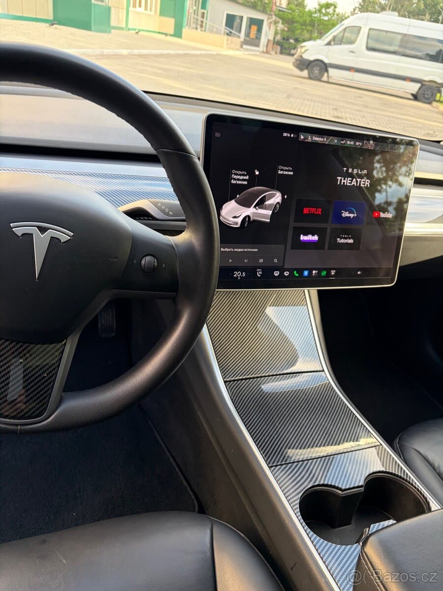 Tesla MODEL 3 - 5