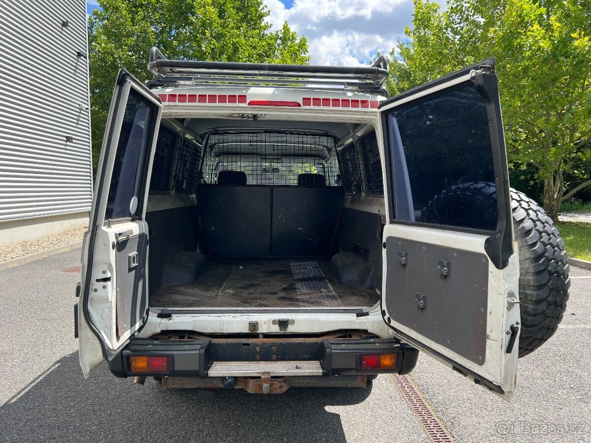 2009 Toyota LAND CRUISER - 5