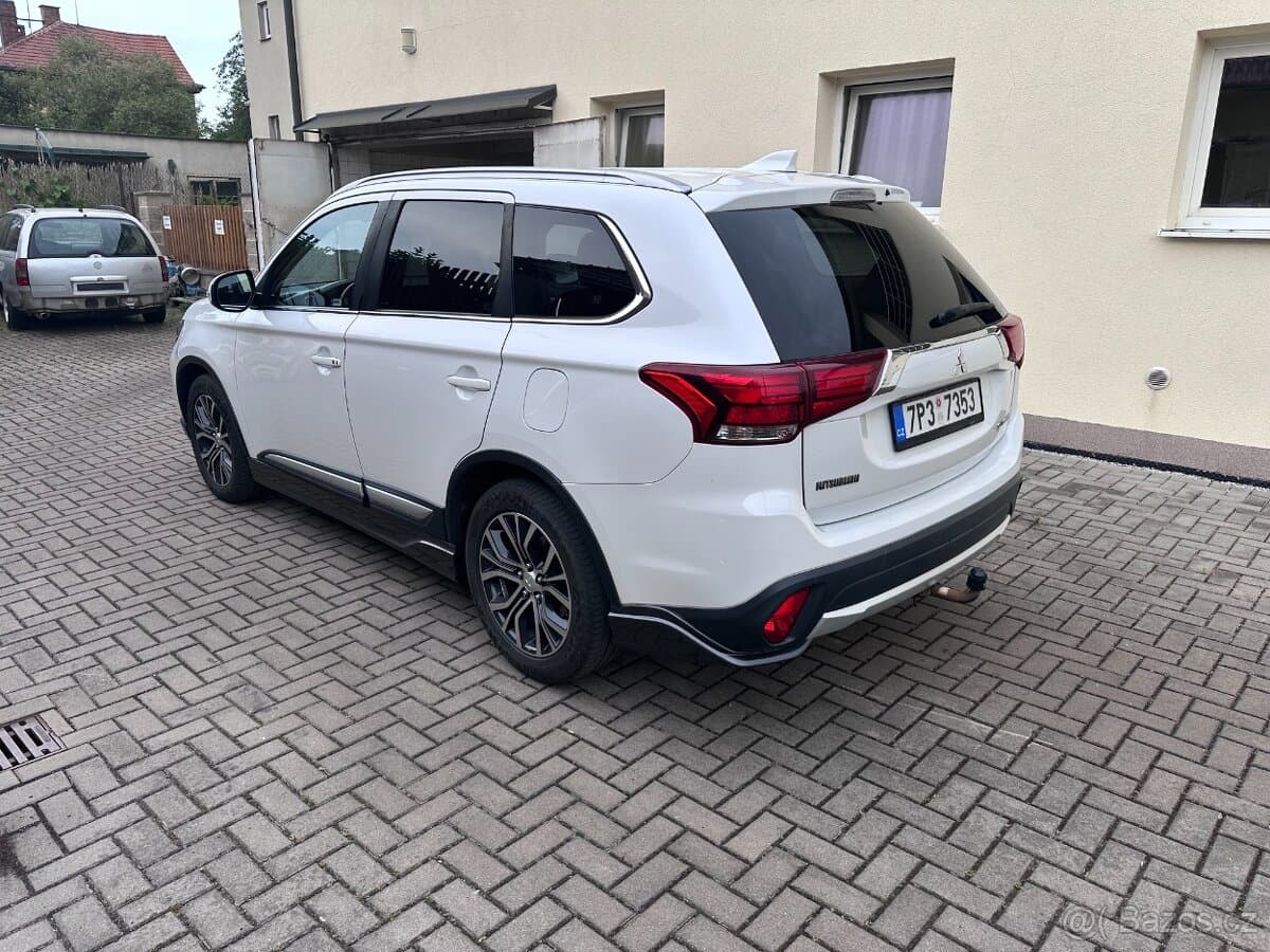 2017 Mitsubishi OUTLANDER - 5