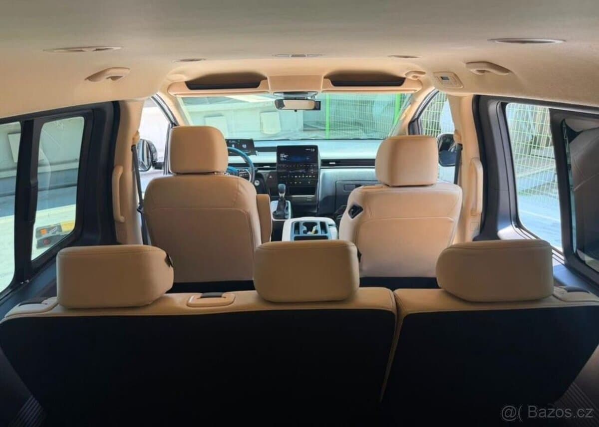2023 Hyundai STARIA - 5