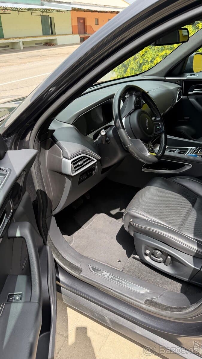 2016 Jaguar F-PACE - 5